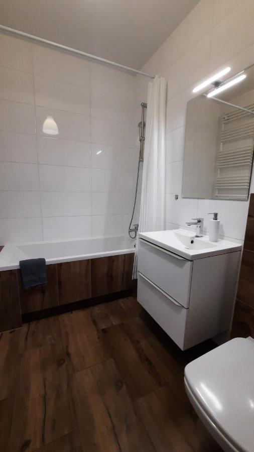 Appartement Ursa - Wygodny Apartament I Bezplatny Parking Na Miejscu à Varsovie Extérieur photo