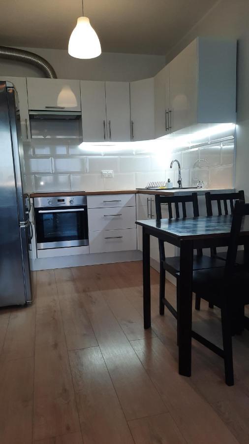 Appartement Ursa - Wygodny Apartament I Bezplatny Parking Na Miejscu à Varsovie Extérieur photo
